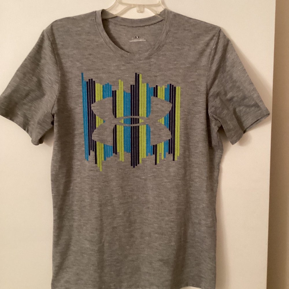 Women’s Size Large Short Sleeve Under Armour T-Shirt